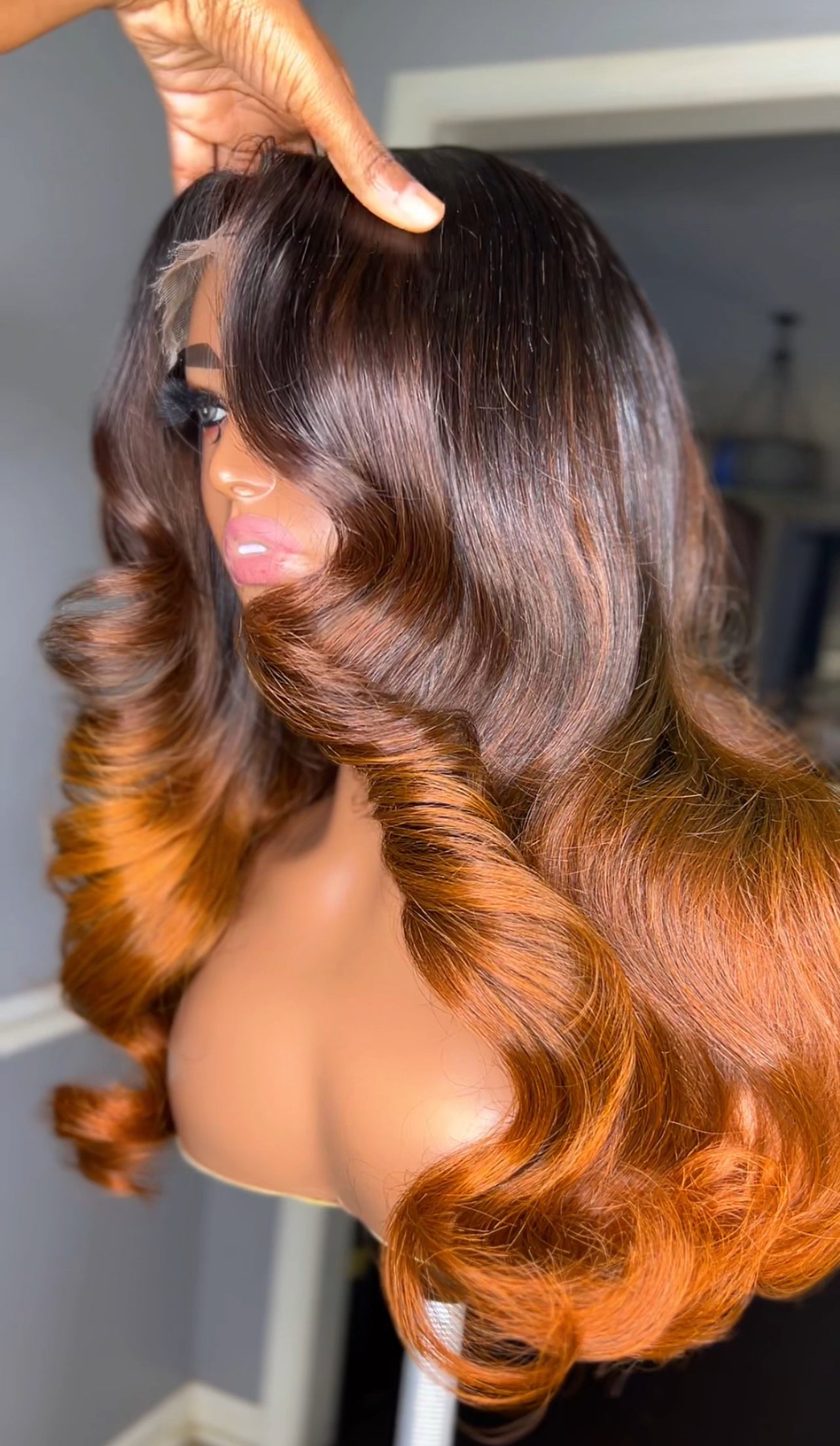 20” Brown & Ginger Ombre Middle Part