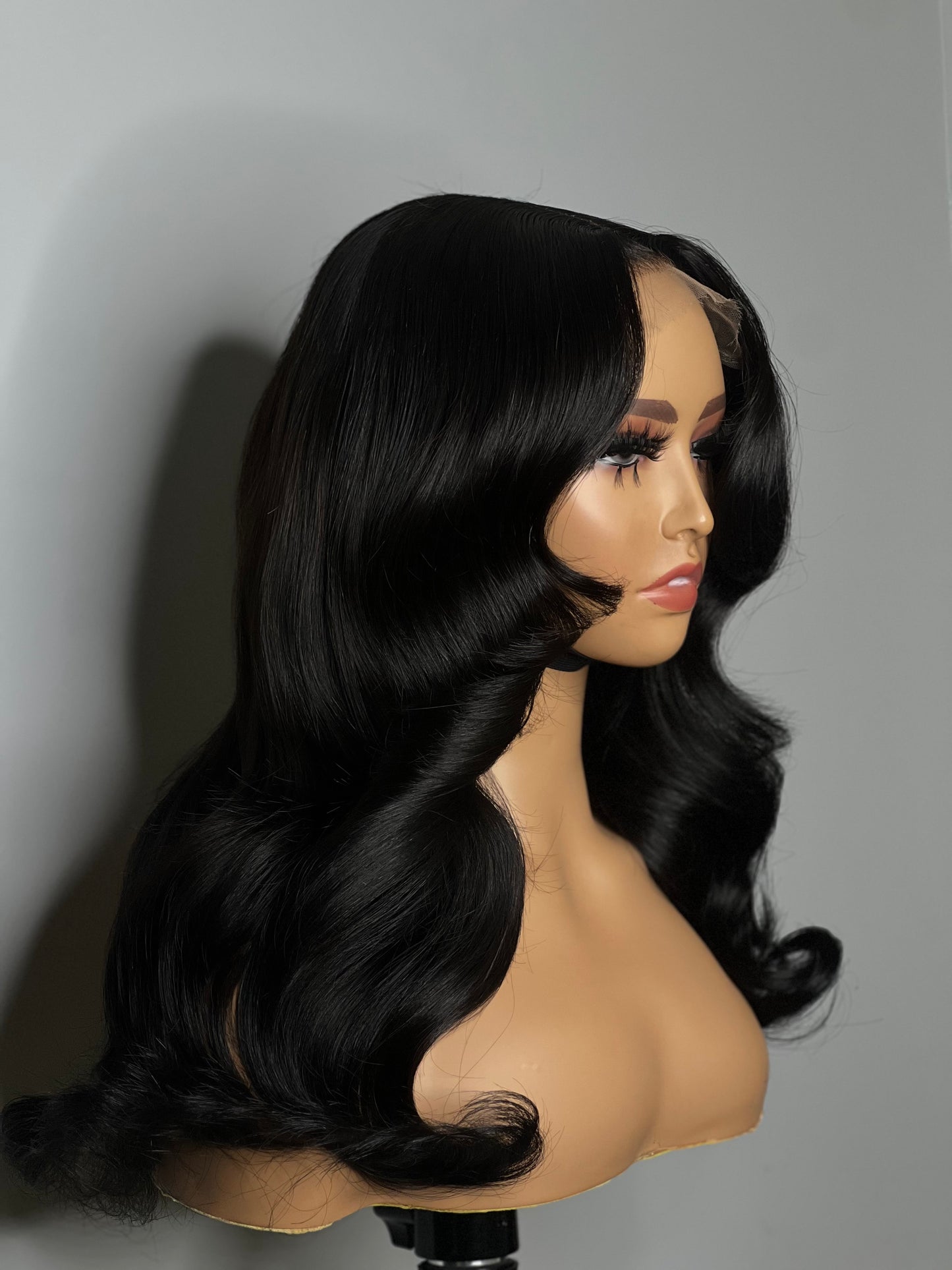 (Pre-Order) 18” Black